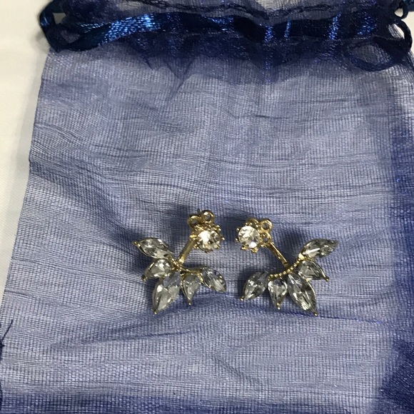 🎈SIMPLY SEXY🎈 Cuff Clip Leaf Earrings! - Picture 5 of 5